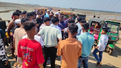 কক্সবাজারের টেকনাফে শাহপরীর দ্বীপ সড়কে সড়ক দুর্ঘটনায় এক মোটরসাইকেল আরোহী যুবকের মৃত্যু
