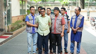 আইনশৃঙ্খলাবাহিনীর হেফাজতে গ্রেফতার ব্যক্তি