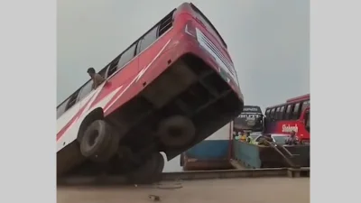 দুর্ঘটনার শিকার বাস