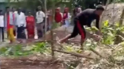 বাবার কবরের বেড়া ভাঙচুর করলেন ছেলে