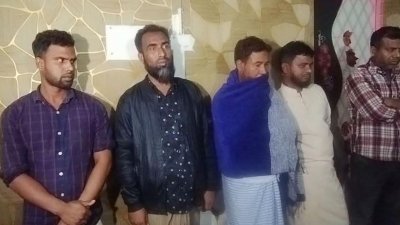 জামালপুরে কালোবাজারে বিক্রির সময় ৩ হাজার ৫২ লিটার পেট্রল তেলসহ সাত জনকে আটক করে পুলিশে সোপর্দ করেছেন স্থানীয় লোকজন