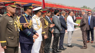 মহান স্বাধীনতা ও জাতীয় দিবস উপলক্ষে রাজধানীর পুরাতন বিমানবন্দরের জাতীয় প্যারেড স্কয়ারে বর্ণাঢ্য কুচকাওয়াজ ও মনোজ্ঞ ফ্লাইপাস্ট