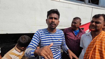 ভয়াবহ অভিজ্ঞতার কথা বলছেন যাত্রী আবুল কালাম