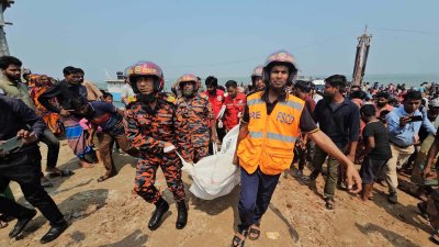 তল্লাশি অভিযান চালিয়ে উদ্ধার করা হয় একের পর এক মরদেহ