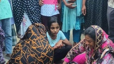 বাগেরহাটের চিতলমারীতে বাড়িতে ঢুকে আমির হামজা মুন্সী নামের এক কলেজছাত্রকে গুলি করে হত্যা, স্বজনদের আহাজরি