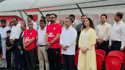 জাইমা রহমানকে নিয়ে সাবেক ফুটবলারদের প্রীতি ম্যাচ উপভোগ করেন তারেক রহমান