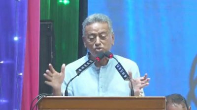 অর্থমন্ত্রী এবং বিএনপির স্থায়ী কমিটির সদস্য আমির খসরু মাহমুদ চৌধুরী