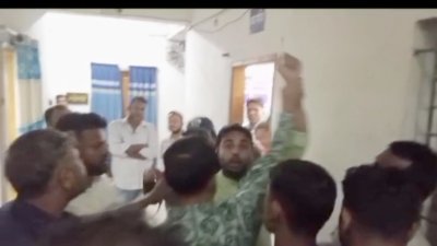 থানায় পুলিশের ওপর হামলা