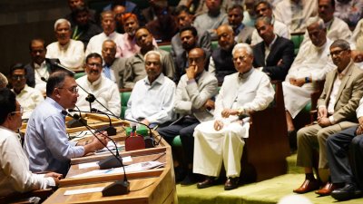জাতীয় সংসদের সরকারি দলের সভায় প্রধানমন্ত্রীসহ বিএনপির সংসদ সদস্যরা। ছবি: সংগৃহীত