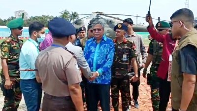 বঙ্গভবন থেকে হেলিকপ্টারে পাবনা শহীদ অ্যাডভোকেট আমিন উদ্দিন স্টেডিয়ামে পৌঁছান রাষ্ট্রপতি মো. সাহাবুদ্দিন