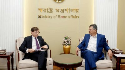রাষ্ট্রদূত জ্যঁ-মার্ক সেরে-শার্ল ও স্বরাষ্ট্রমন্ত্রী সালাহউদ্দিন আহমদ