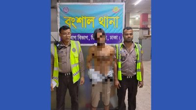 রাজধানীর বংশালে পুলিশের হাতে গ্রেফতার ছিনতাইকারী সাগর আহম্মেদ