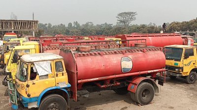 কর্মবিরতির কারণে চলছে না ট্যাংকলরি