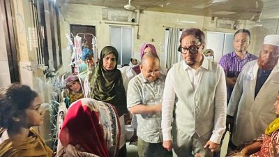 হাসপাতাল পরিদর্শনে চট্টগ্রাম সিটি করপোরেশনের মেয়র