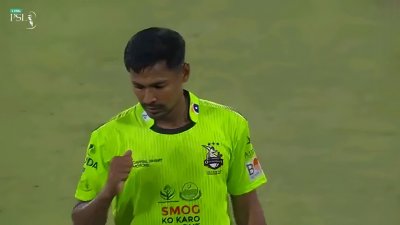 বল হাতে খারাপ করেননি মোস্তাফিজ।