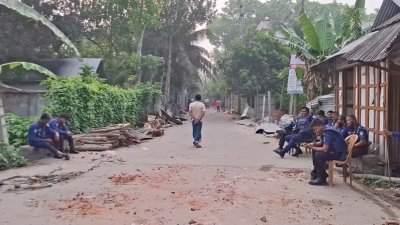 ঘটনাস্থলে পুলিশ