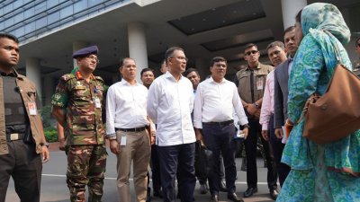 প্রধানমন্ত্রীর সঙ্গে অনানুষ্ঠানিক স্বাক্ষাতে পদোন্নতি বঞ্চিত চিকিৎসকরা