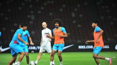 একাদশে দুই পরিবর্তন এনেছে বাংলাদেশ।