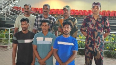 দেশে ফেরা তিন বাংলাদেশি