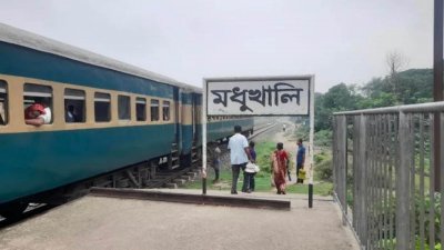 মধুখালী উপজেলার লক্ষণদিয়া রেলগেট
