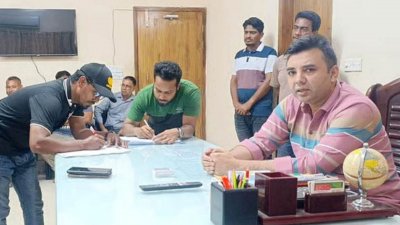 বিকাল ৪টার দিকে মুচলেকা নিয়ে তাদের ছেড়ে দেওয়া হয়