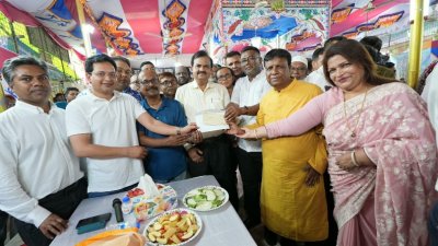 চেক প্রদান অনুষ্ঠান