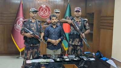 যশোরে হিরা ও বিদেশি মুদ্রাসহ আটক ভারতীয় নাগরিক সুজাউদ্দিন