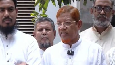 প্রেস ব্রিফিংয়ে কর্মসূচির ঘোষণা দেন ঐক্যের সমন্বয়ক হামিদুর রহমান আজাদ