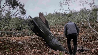 ইরানি ক্ষেপণাস্ত্রের ধ্বংসাবশেষ। ফাইল ছবি: এপি