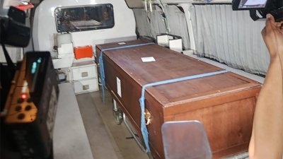 তারেকের মরদেহ বহনকারী কফিন