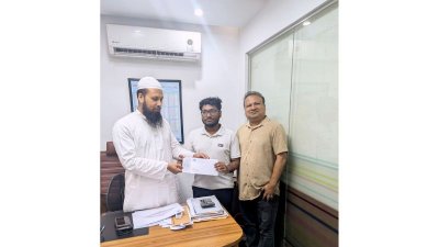 পাকিজা গ্রুপের স্পন্সরশিপ নেওয়ার সময় আন্তর্জাতিক মাস্টার ফাহাদ রহমান ও গ্র্যান্ডমাস্টার নিয়াজ মোর্শেদ