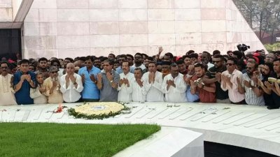 জিয়াউর রহমান ও খালেদা জিয়ার কবরে শ্রদ্ধা নিবেদন করেন এলজিআরডি প্রতিমন্ত্রী মীর শাহে আলমসহ  নবনিযুক্ত জেলা পরিষদ প্রশাসকরা