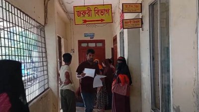 স্বজনরা তাকে উদ্ধার করে উপজেলা স্বাস্থ্য কমপ্লেক্সে নিলে জরুরি বিভাগের চিকিৎসক মৃত ঘোষণা করেন