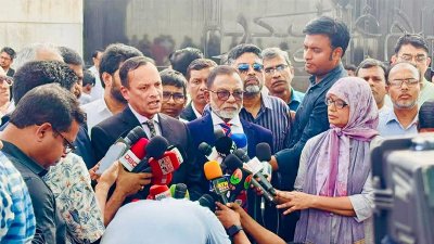 কথা বলছেন অ্যাটর্নি জেনারেল ব‍্যারিস্টার মো. রুহুল কুদ্দুস কাজল