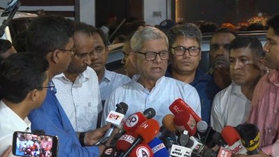 স্থায়ী কমিটির বৈঠক শেষে সাংবাদিকদের ব্রিফ করছেন দলটির মহাসচিব মির্জা ফখরুল ইসলাম আলমগীর