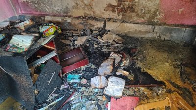 আগুনে পুড়ে গেছে কার্যালয়ের আসবাব ও কাগজপত্র