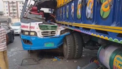 কোনাবাড়ীতে উড়াল সেতুতে ওঠার মুখে ধীরে চলা একটি রডবোঝাই ট্রাকের পেছনে যাত্রীবাহী বাসের ধাক্কায় দুই জনের মৃত্যু