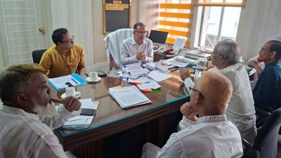 বস্ত্র ও পাট প্রতিমন্ত্রী মো. শরীফুল আলমের সঙ্গে সৌজন্য সাক্ষাৎ করছেন জাতীয়তাবাদী পাট শ্রমিক দলের প্রতিনিধিরা। ছবি: সংগৃহীত