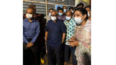 কেরানীগঞ্জে পুড়ে যাওয়া কারখানা পরিদর্শনে শ্রমমন্ত্রী আরিফুল হক চৌধুরী