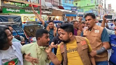 লক্ষ্মীপুর পৌর শহরে ১৪৪ ধারার মধ্যে পুলিশের সঙ্গে বৈষম্যবিরোধী ছাত্র আন্দোলনের নেতাকর্মীদের সংঘর্ষ