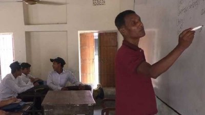 আলোচিত বিজ্ঞান শিক্ষক হৃদয় মণ্ডল