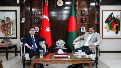 প্রধানমন্ত্রীর প্রতিরক্ষা উপদেষ্টা ব্রিগেডিয়ার জেনারেল ড. একেএম শামছুল ইসলামের সঙ্গে সৌজন্য সাক্ষাৎ করেছেন তুরস্কের রাষ্ট্রদূত রামিস সেন