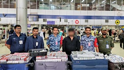 বিমানবন্দরের ৫ নম্বর গেটে তল্লাশি চালিয়ে এসব ওষুধ জব্দ করা হয়