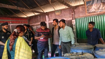 অভিযান চালিয়ে ১০ হাজার লিটার জ্বালানি তেল জব্দ করা হয়