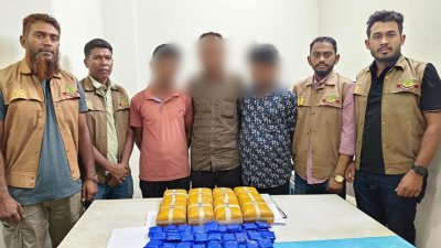 আট কোটি টাকার আট কেজি হেরোইন ও ৩৫ লাখ টাকার ১৪ হাজার পিস ইয়াবাসহ তিন মাদক কারবারিকে গ্রেফতার