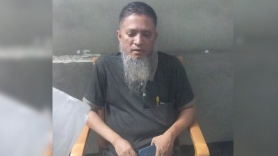 স্বরাষ্ট্রমন্ত্রীর দফতরের জাল সিল তৈরির চেষ্টার অভিযোগে আটক হওয়া আবু তৈয়ব। ছবি: সংগৃহীত