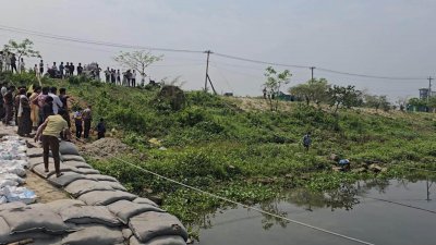 নারায়ণগঞ্জের রূপগঞ্জ উপজেলায় শীতলক্ষ্যা নদী থেকে অজ্ঞাতনামা এক যুবকের অর্ধগলিত লাশ উদ্ধার করেছে পুলিশ