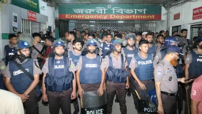 সংঘর্ষের জেরে ৩ ঘণ্টা বন্ধ ছিল জরুরি বিভাগে সেবা