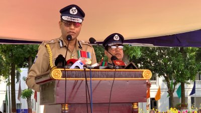 সারদায় প্রশিক্ষণ সমাপনী কুচকাওয়াজ অনুষ্ঠানে বক্তব্য দিচ্ছেন আইজিপি মো. আলী হোসেন ফকির