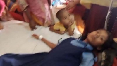 অসুস্থ হয়ে কমপক্ষে ১৫ শিক্ষার্থী মাদারীপুর সদর হাসপাতালসহ বিভিন্ন হাসপাতালে চিকিৎসা নিয়েছে